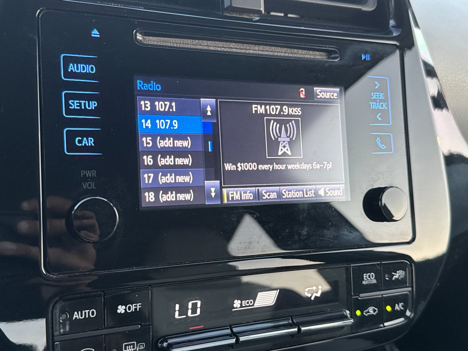 Used 2017 Toyota Prius Two w/ Prius Two Safety Plus Package FWD image 17