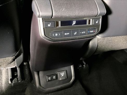 Used 2021 Toyota Highlander Platinum image 32