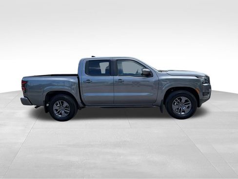 Used 2025 Nissan Frontier SV RWD image 8