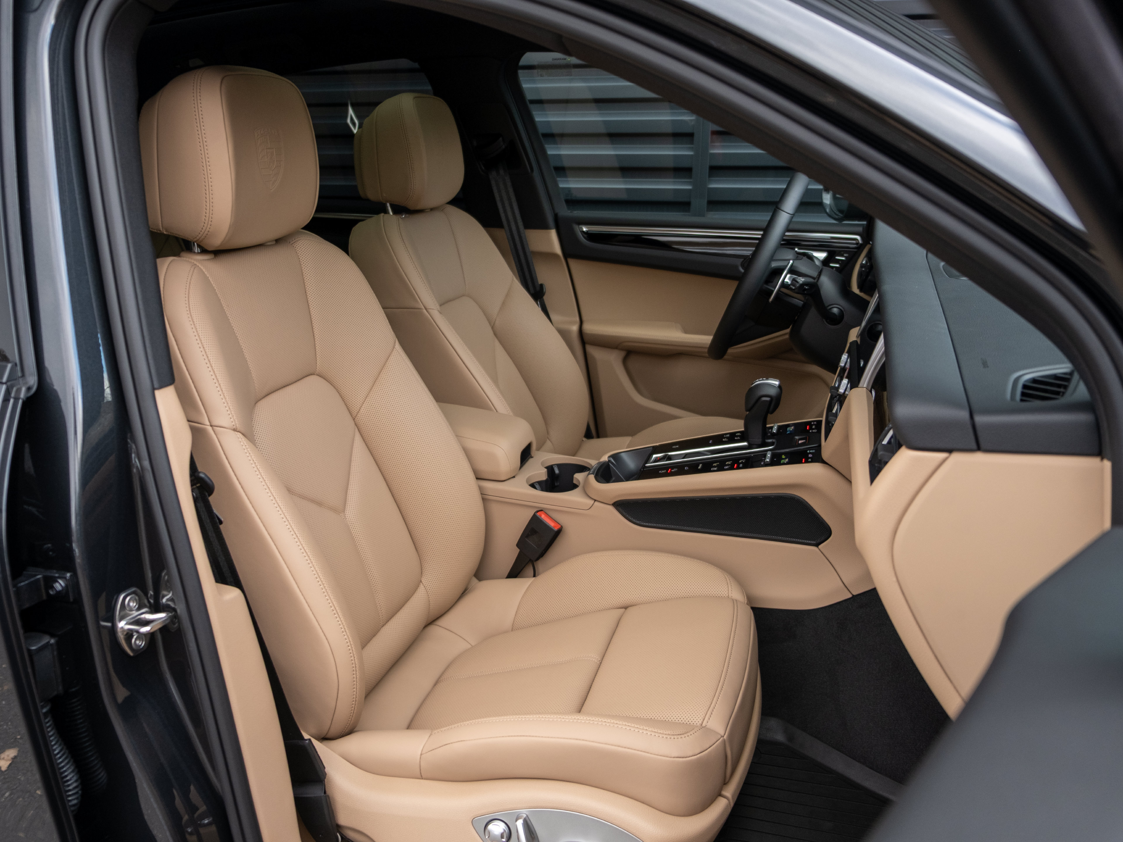 Certified 2026 Porsche Macan AWD/4WD image 39