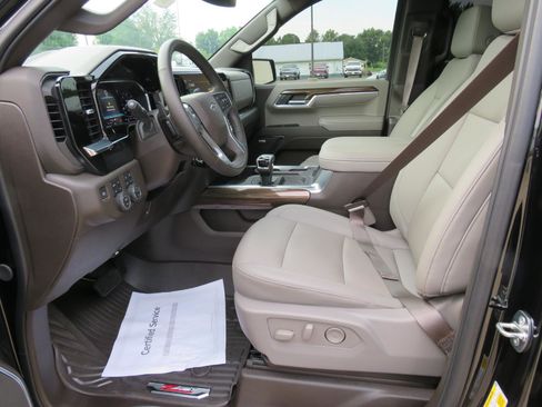 Used 2024 Chevrolet Silverado 1500 LT Trail Boss w/ LT Trail Boss Premium Package image 6