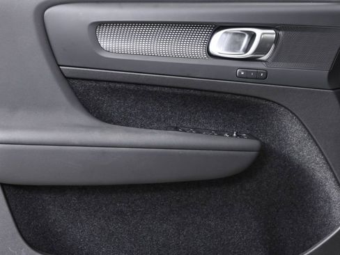 Certified 2025 Volvo XC40 B5 Plus image 8