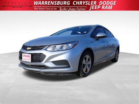 Used 2017 Chevrolet Cruze LS image 9