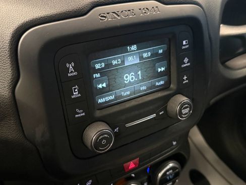 Used 2017 Jeep Renegade Trailhawk w/ Premium Trailhawk Package image 11