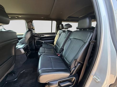 Used 2024 Jeep Wagoneer Series II AWD/4WD image 37