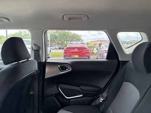 Used 2025 Kia Soul LX w/ LX Technology Package FWD image 20