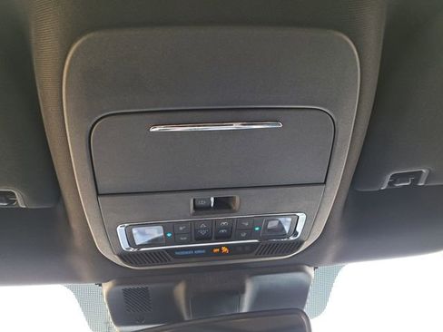 Used 2022 Toyota Camry SE image 16