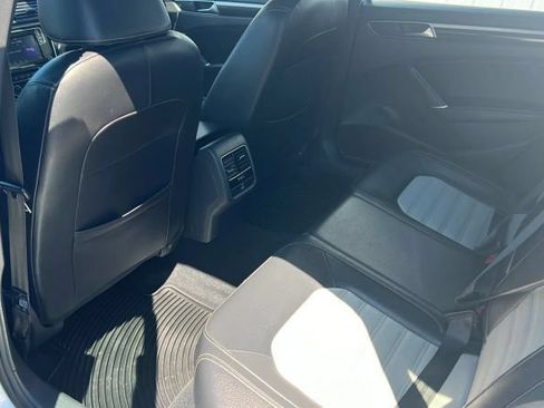 Used 2018 Volkswagen Passat 3.6 FWD image 13