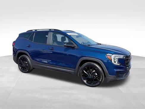 Used 2023 GMC Terrain SLE w/ Driver Convenience Package FWD image 3