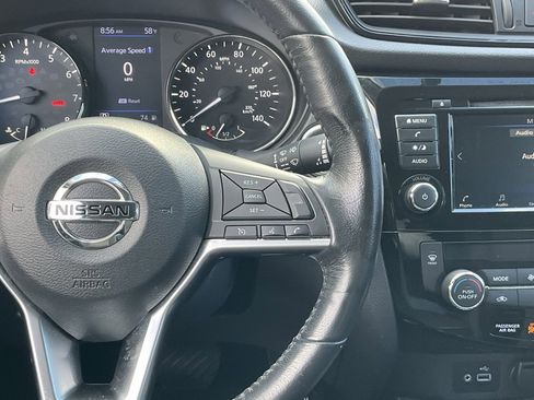Used 2018 Nissan Rogue SV image 40
