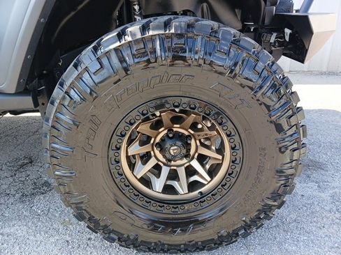 Used 2025 Jeep Gladiator Sport image 21