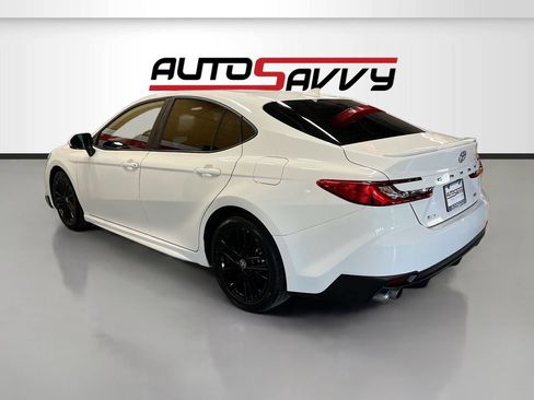 Used 2025 Toyota Camry SE FWD image 5