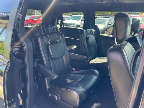 Used 2019 Dodge Grand Caravan GT FWD image 17