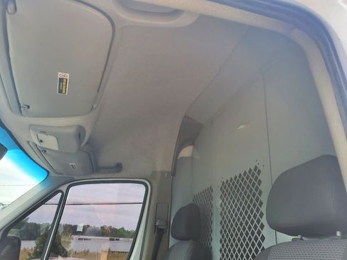 Used 2012 Freightliner Sprinter 2500 RWD image 15