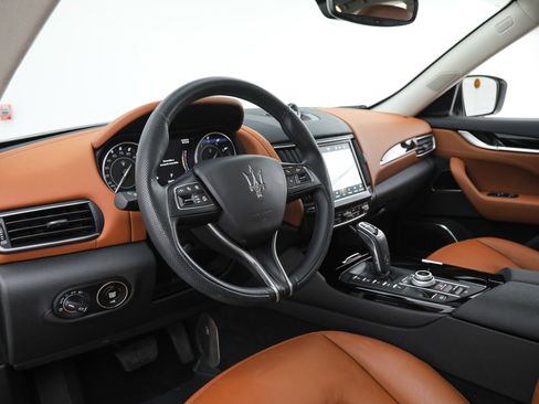 Certified 2022 Maserati Levante GT AWD/4WD image 17