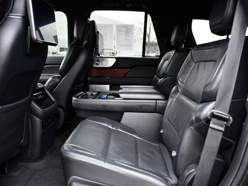 Used 2023 Lincoln Navigator Reserve image 16