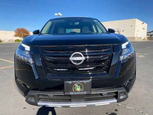 New 2025 Nissan Pathfinder SL w/ Black Appearance Package image 9