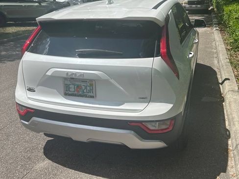 Used 2023 Kia Niro LX FWD image 7