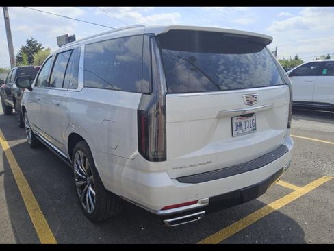 Used 2025 Cadillac Escalade ESV Premium Luxury w/ Touring Package AWD/4WD image 7