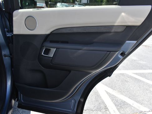 Used 2019 Land Rover Discovery HSE image 34