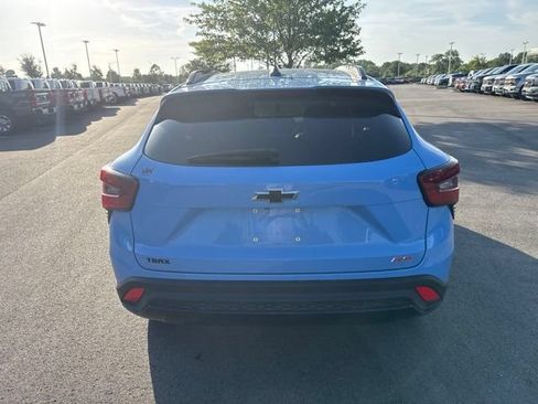 Used 2024 Chevrolet Trax RS w/ Sunroof Package FWD image 5