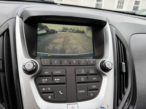 Used 2017 Chevrolet Equinox LT image 12