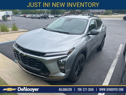 Used 2025 Chevrolet Trax ACTIV w/ Driver Confidence Package FWD image 1