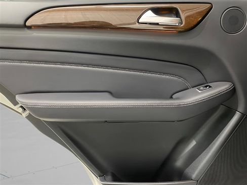 Used 2015 Mercedes-Benz ML 250 BlueTEC 4MATIC w/ Premium 1 Package image 11