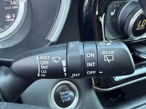 Used 2021 Toyota Highlander XLE FWD image 22