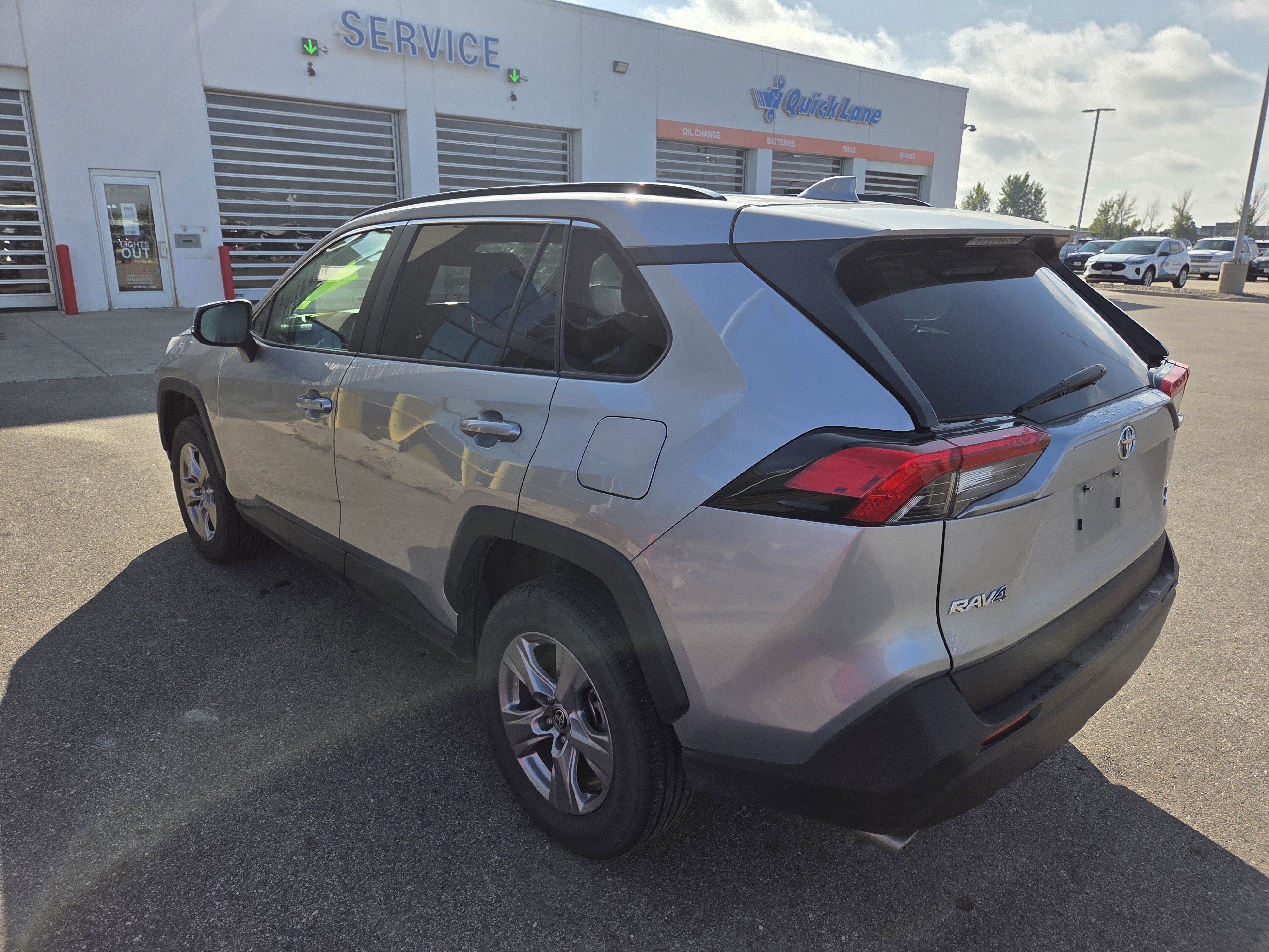 Used 2025 Toyota RAV4 XLE AWD/4WD image 4