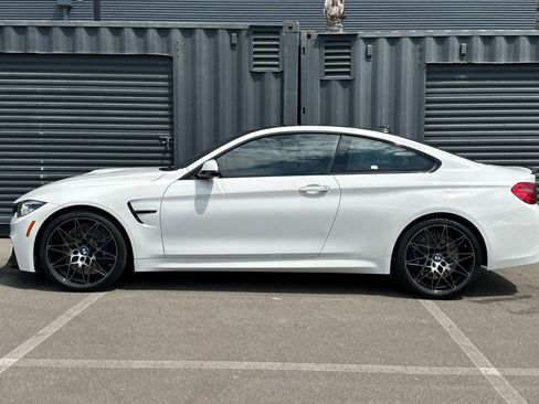 Used 2018 BMW M4 Coupe RWD image 2