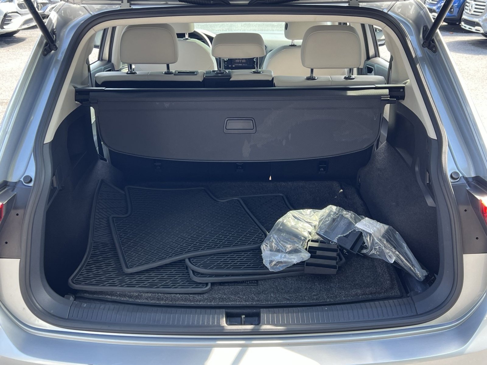 Used 2020 Volkswagen Tiguan SE w/ Panoramic Sunroof Package AWD/4WD image 31