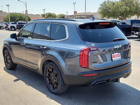 Used 2022 Kia Telluride SX w/ SX Prestige Package image 3