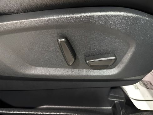 Used 2024 Ford Edge Titanium image 34