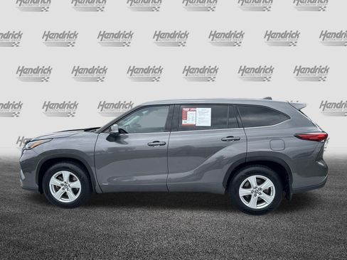 Used 2022 Toyota Highlander LE AWD/4WD image 7