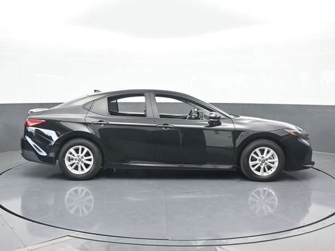 Used 2025 Toyota Camry LE image 7