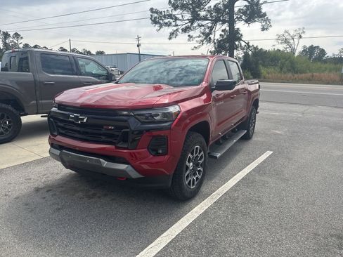 Used 2023 Chevrolet Colorado Z71 w/ Z71 Convenience Package 2 image 3