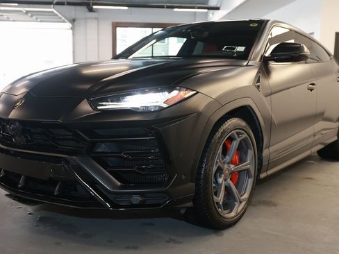 Used 2019 Lamborghini Urus image 3