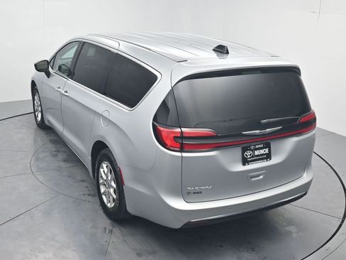 Used 2024 Chrysler Pacifica Touring-L image 51
