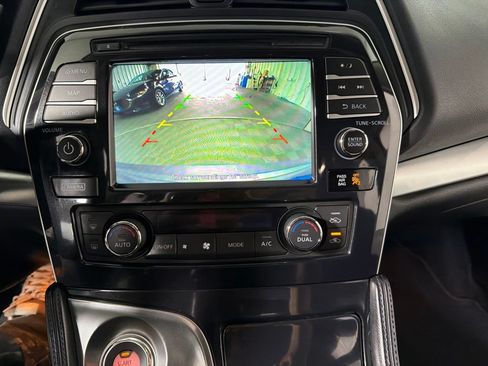 Used 2016 Nissan Maxima SR FWD image 16