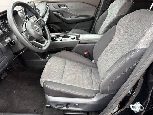 Used 2022 Nissan Rogue SV image 9