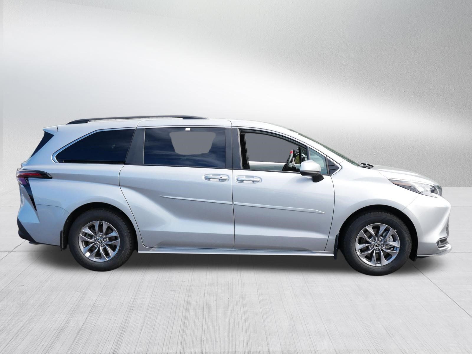 Certified 2025 Toyota Sienna XLE w/ XLE Plus Package AWD/4WD image 8