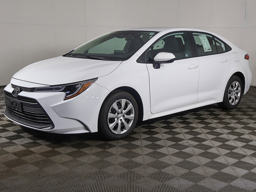 Used 2026 Toyota Corolla LE FWD image 6