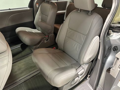 Used 2017 Toyota Sienna XLE w/ Protection Package AWD/4WD image 22