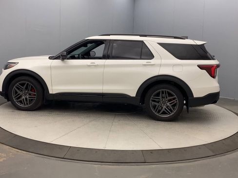 Used 2025 Ford Explorer ST w/ Sun And Sound Package AWD/4WD image 2
