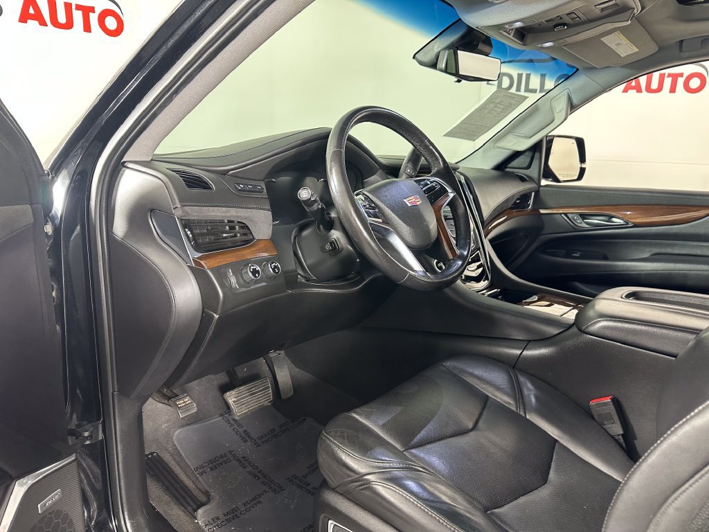 Used 2020 Cadillac Escalade Luxury AWD/4WD image 16