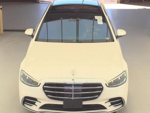 Used 2022 Mercedes-Benz S 580 4MATIC Sedan w/ AMG Line Package image 2