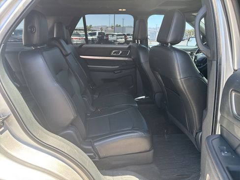 Used 2018 Ford Explorer XLT w/ Equipment Group 202A AWD/4WD image 15
