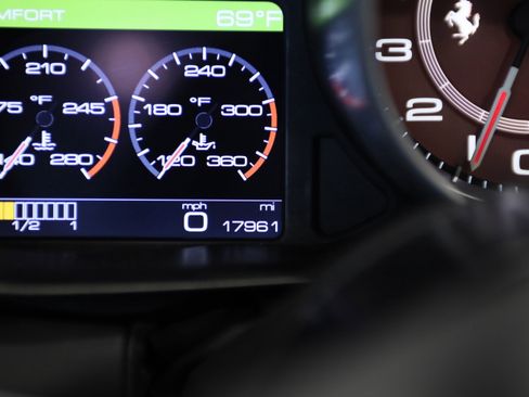 Used 2017 Ferrari California T image 19