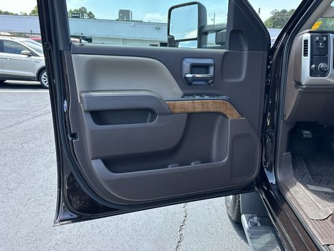 Used 2019 GMC Sierra 2500 SLE w/ SLE Preferred Package RWD image 10